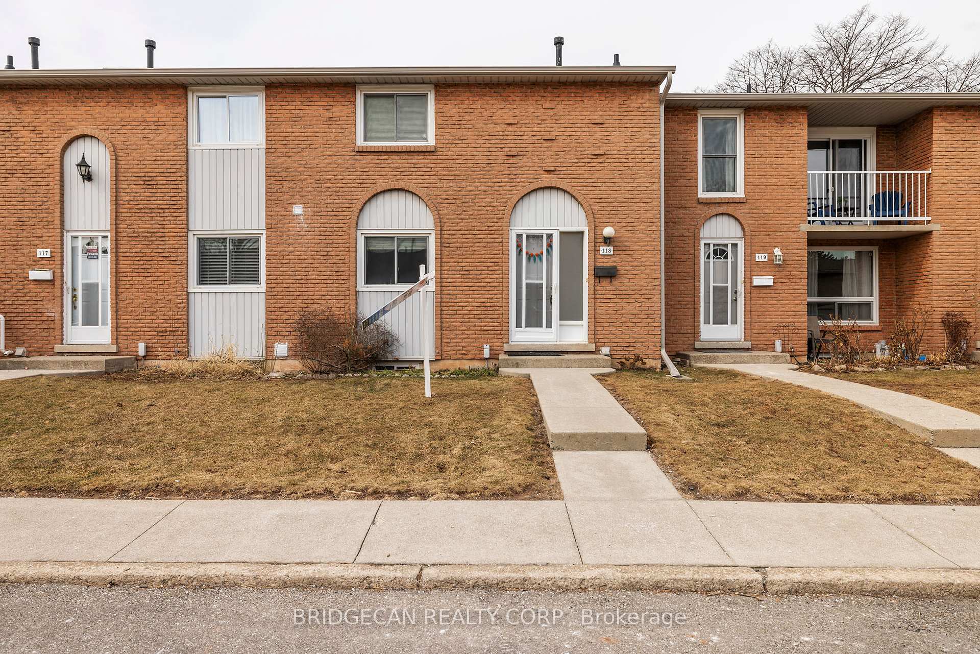 3 Bedrooms Condo at 151 Gateshead,  Hamilton For sale
