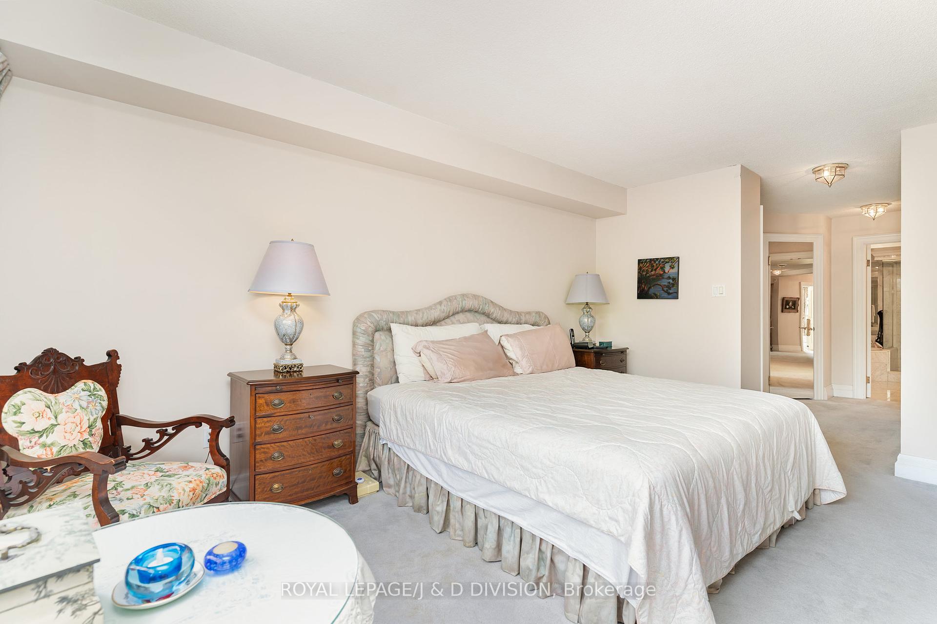 3 Bedrooms Condo at 225 The Donway, Toronto For sale