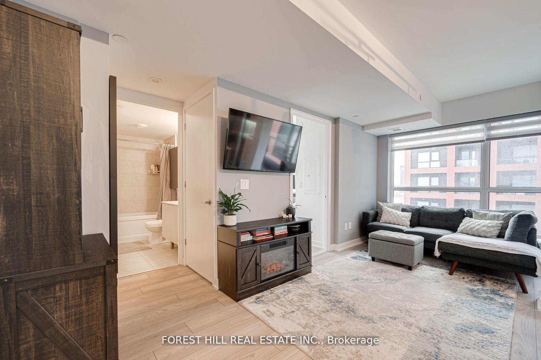 2 Bedrooms Condo at 8 Tippett, Toronto For sale