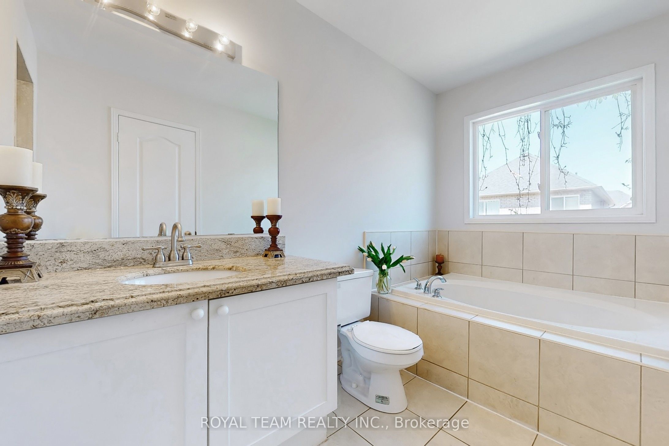 15 Bond Lake Park Street, Richmond Hill, ON L4E 5C3