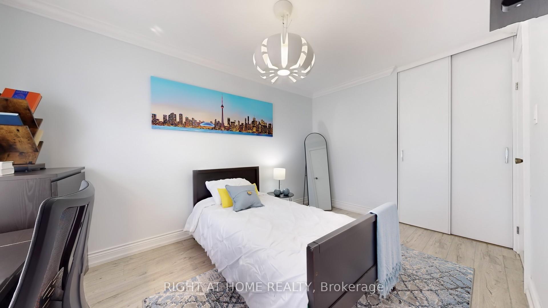 3 Bedrooms Condo at 1951 Rathburn, Mississauga For sale