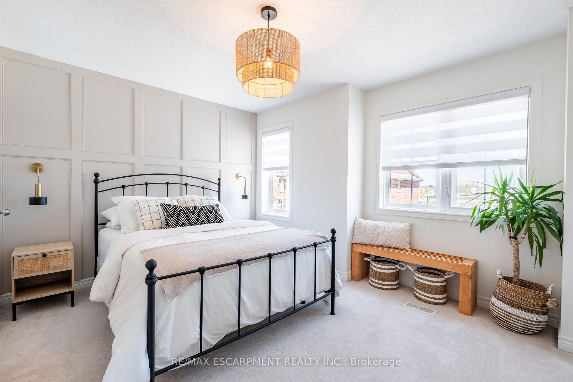 2 Bedrooms Condo at 181 Plains, Burlington For sale