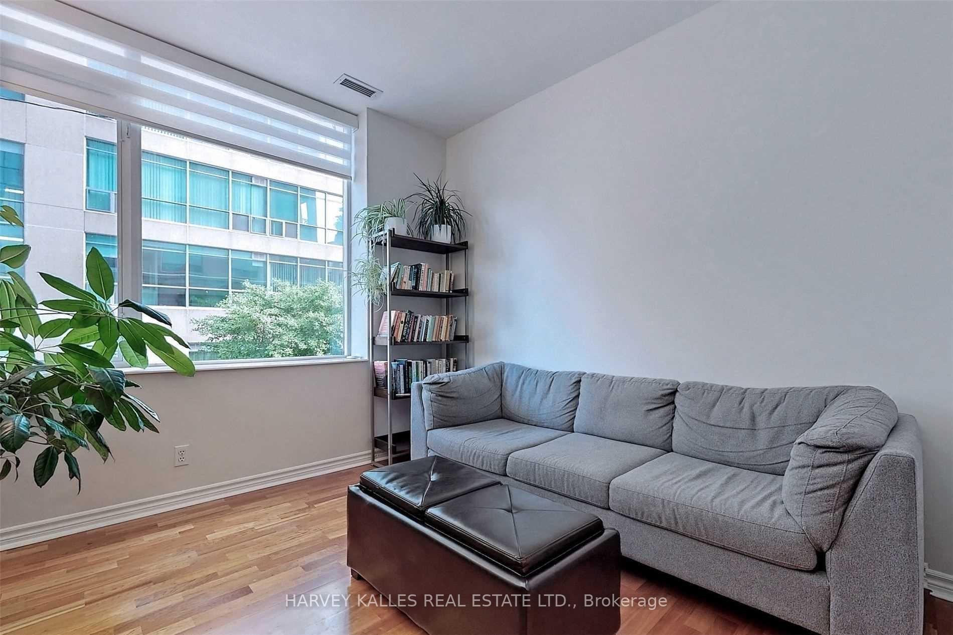 980 Yonge Street 214