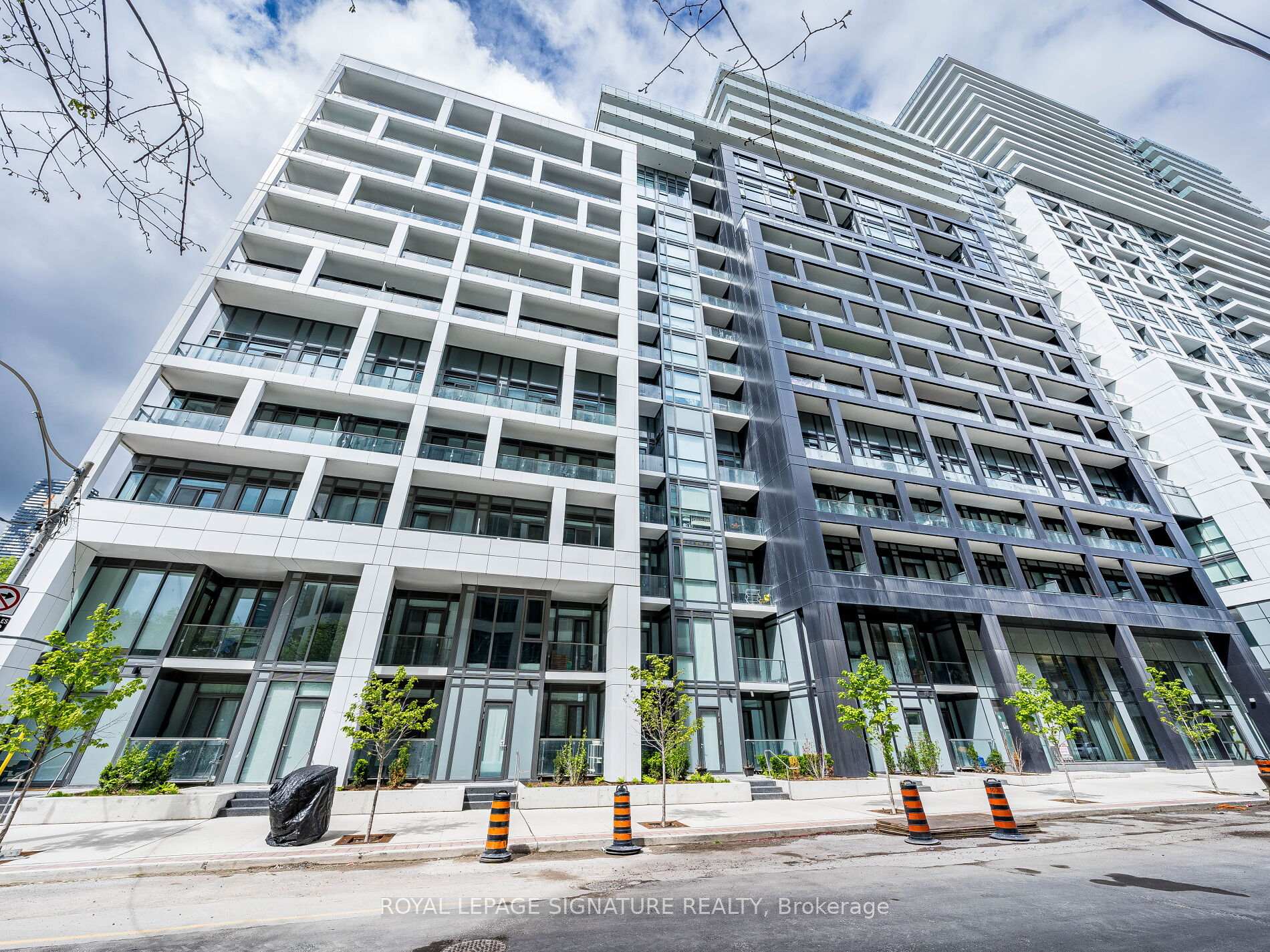 2 Bedrooms Condo at 60 Princess, Toronto For sale