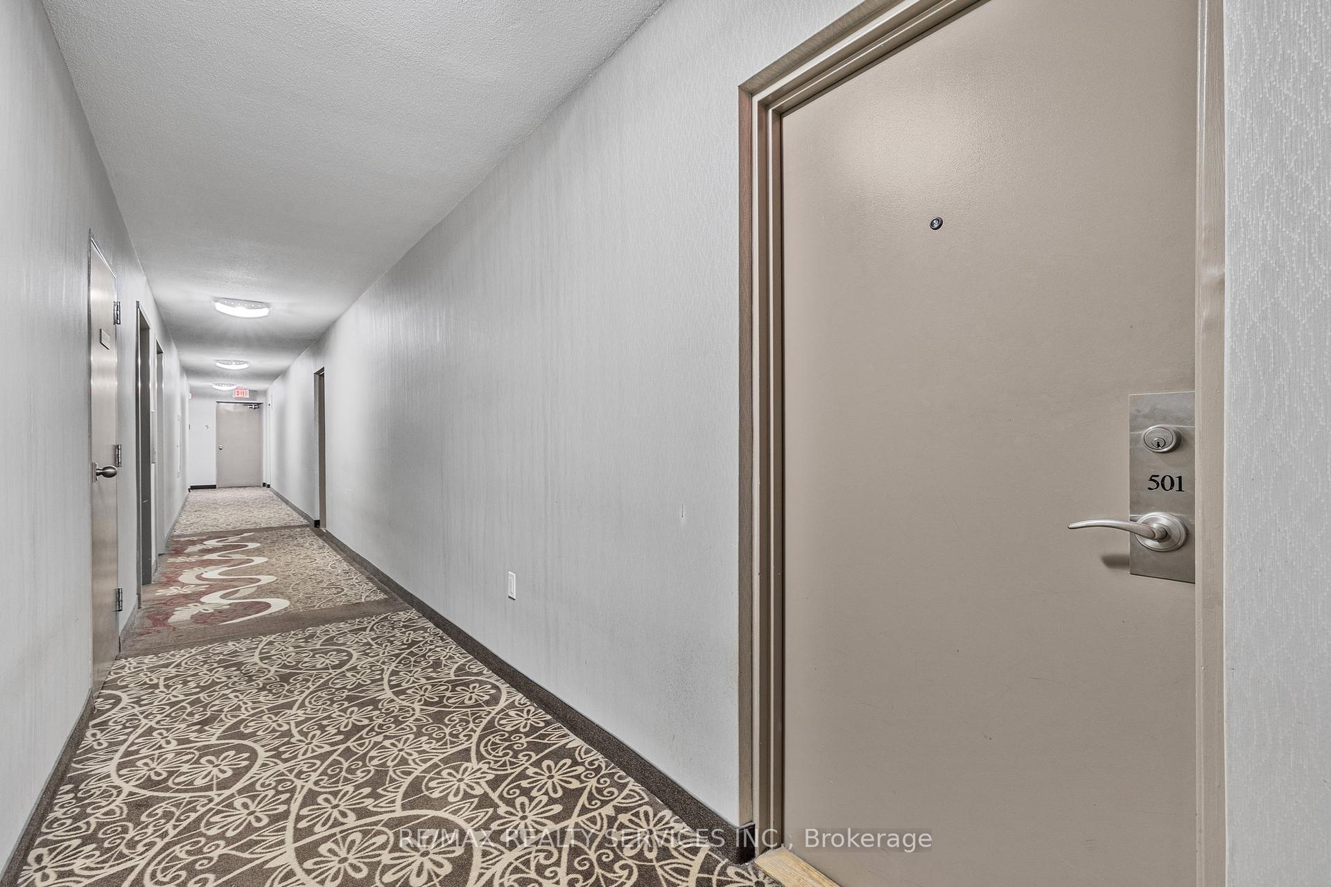 2 Bedrooms Condo at 15 Elizabeth, Mississauga For sale