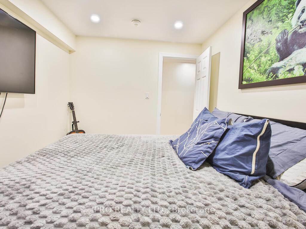 4 Bedrooms Condo at 485 Meadows, Mississauga For sale