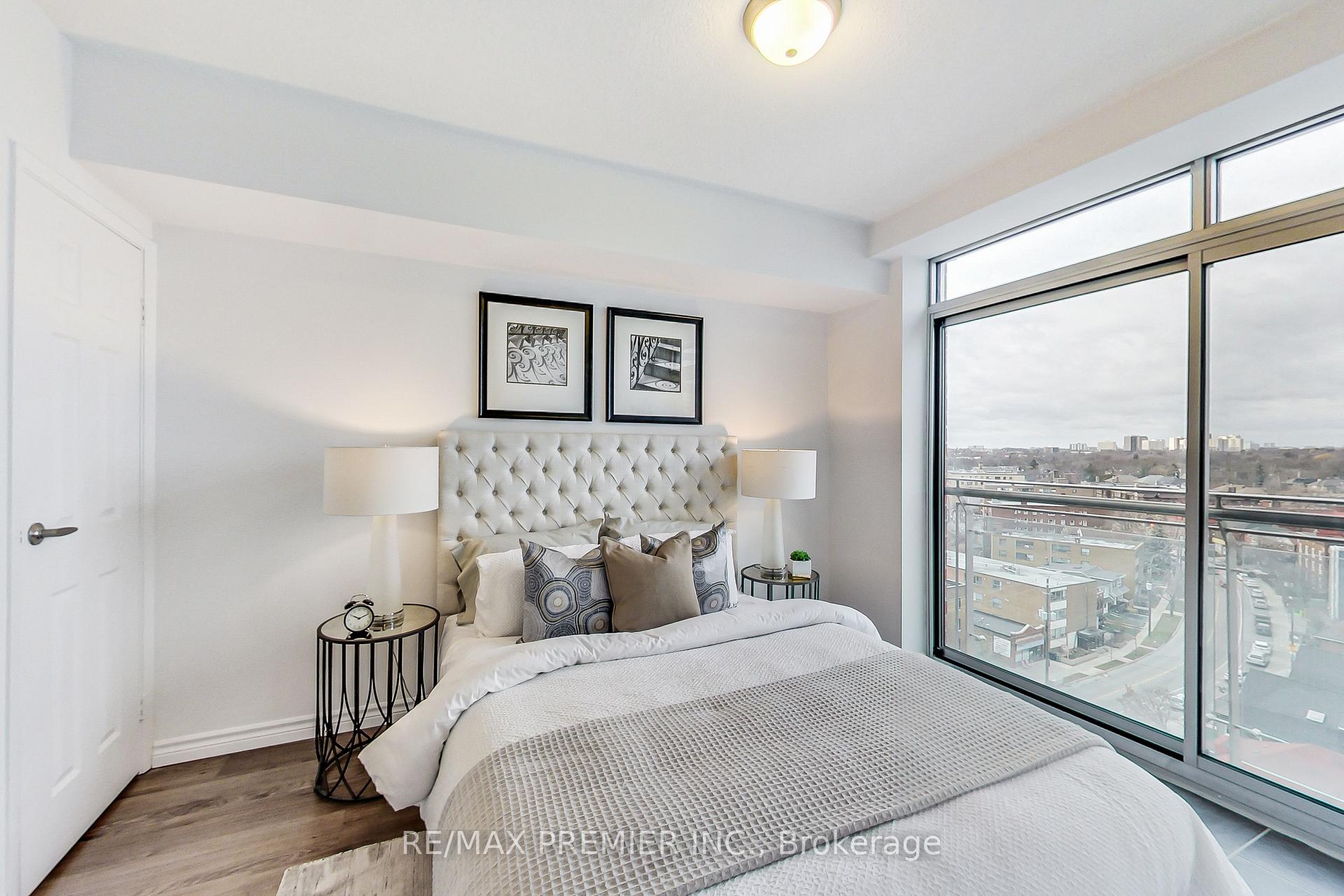 3 Bedrooms Condo at 15 Maplewood, Toronto For sale