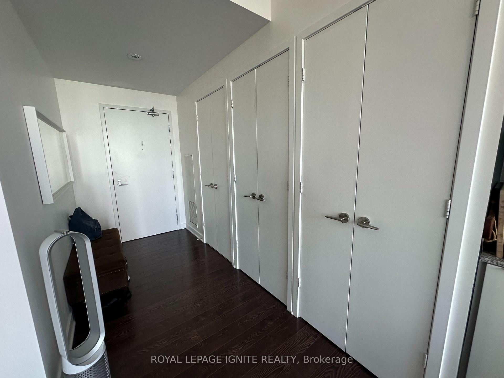 2 Bedrooms Condo at 110 Charles, Toronto For sale