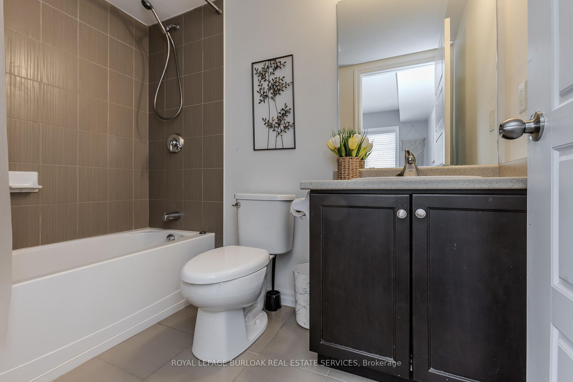 2 Bedrooms Condo at 70 Plains, Burlington For sale