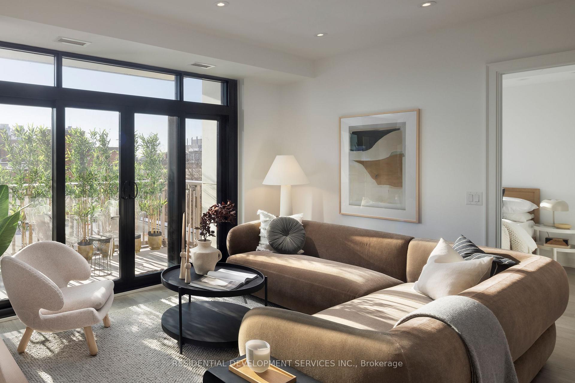2 Bedrooms Condo at 1 Strathgowan,  Toronto For sale