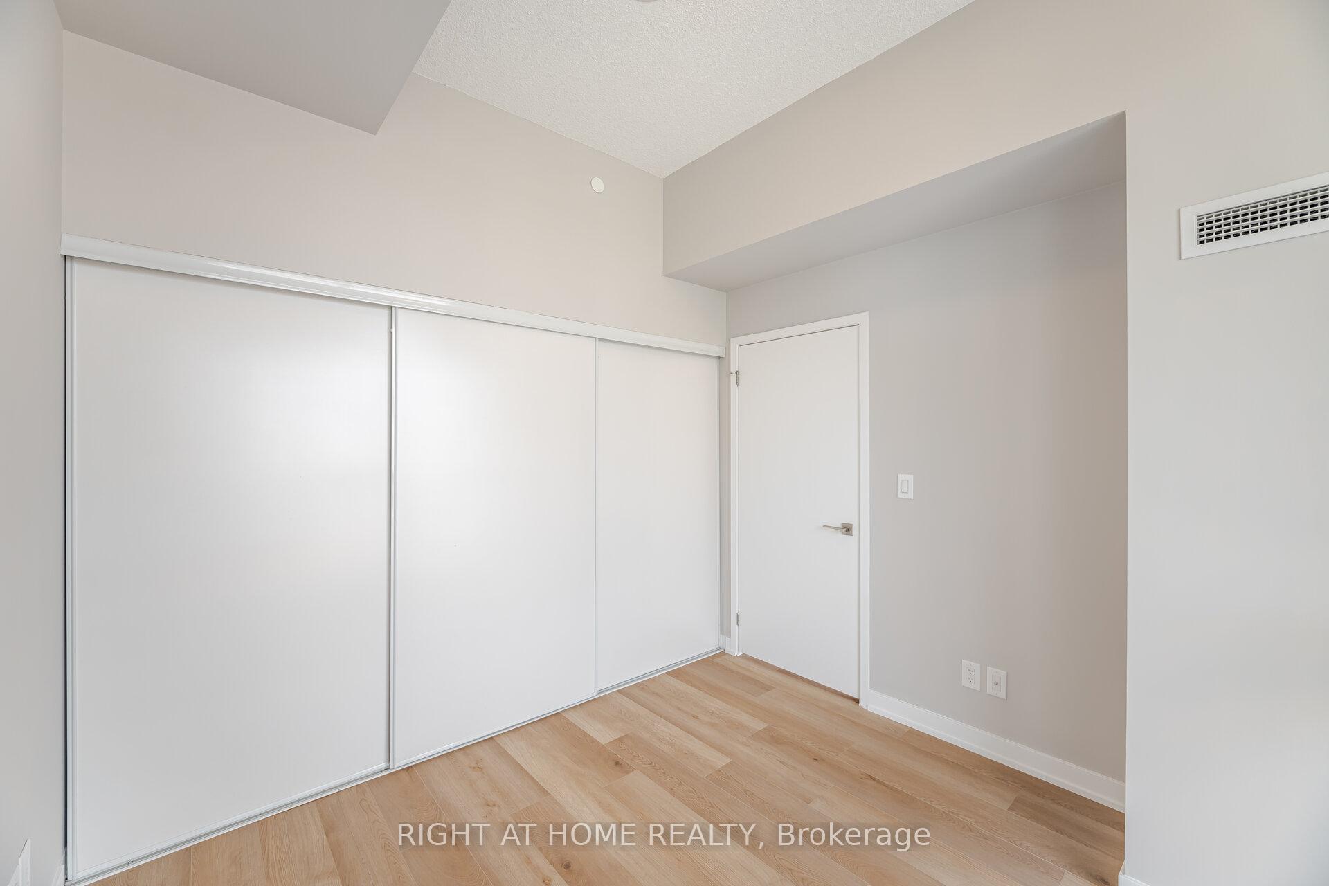 2 Bedrooms Condo at 4011 Brickstone, Mississauga For sale