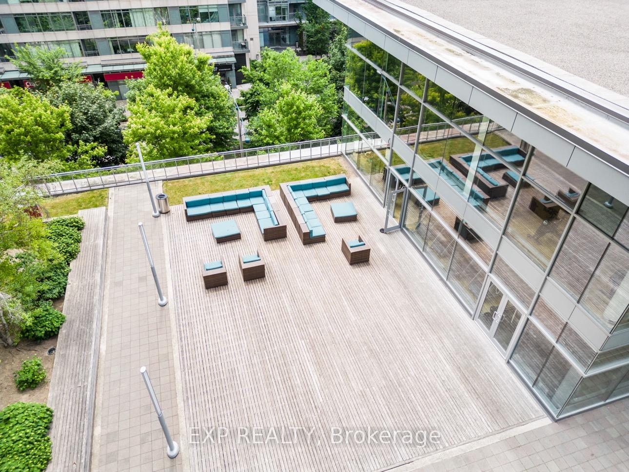 2 Bedrooms Condo at 4K Spadina, Toronto For sale