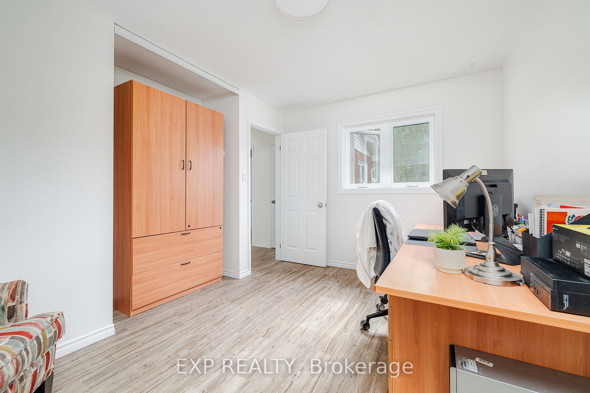 172 Queen Street W
