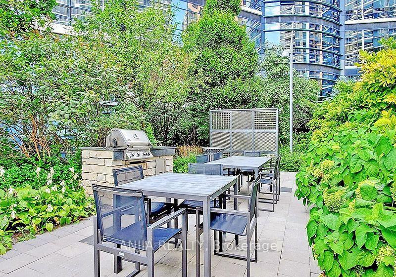 3 Bedrooms Condo at 2 Anndale,  Toronto For sale