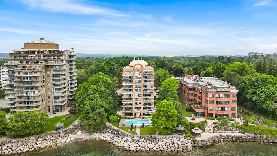 2210 Lakeshore