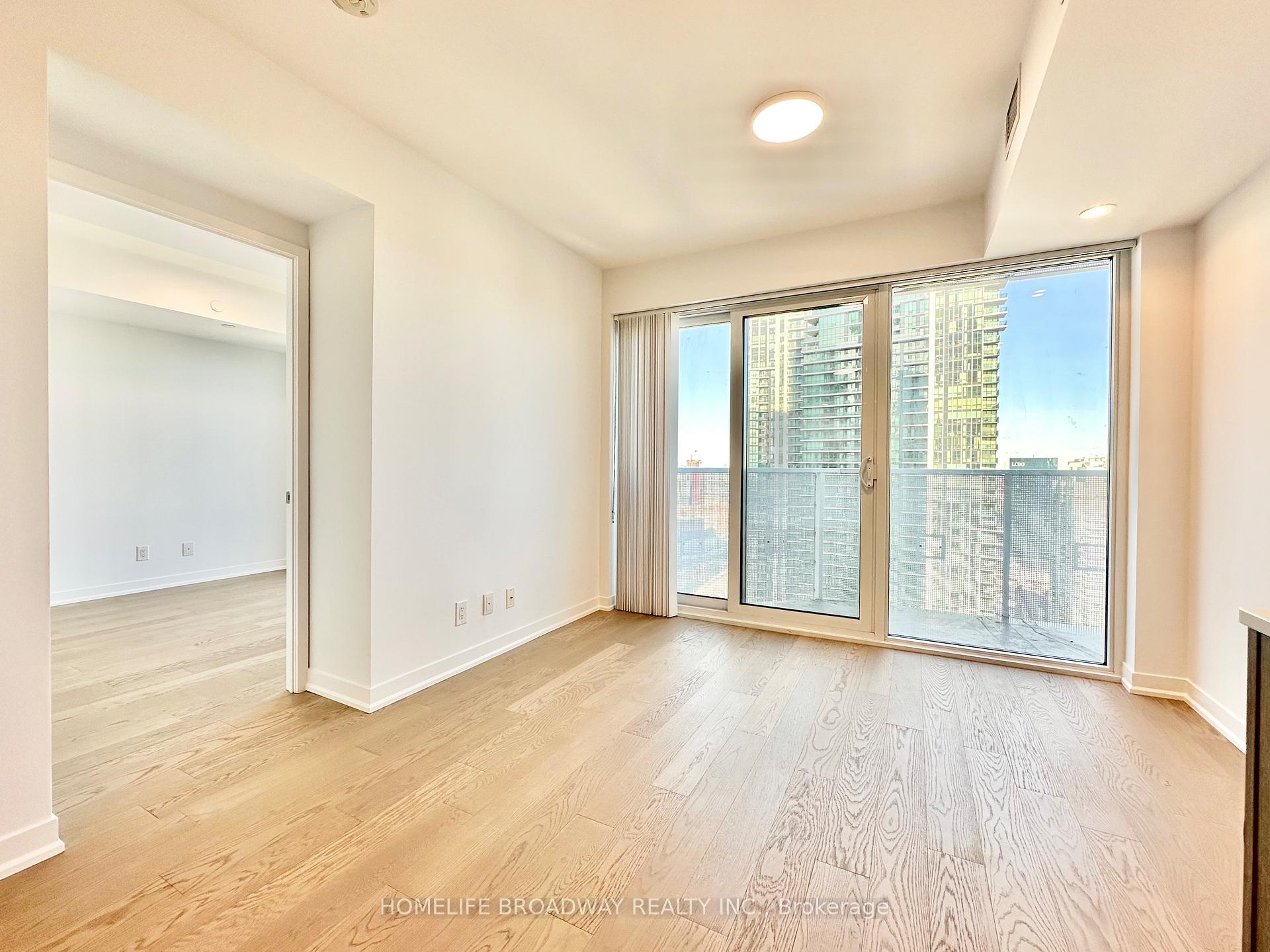 1 Bedroom Condo at 88 Harbour,  Toronto For sale