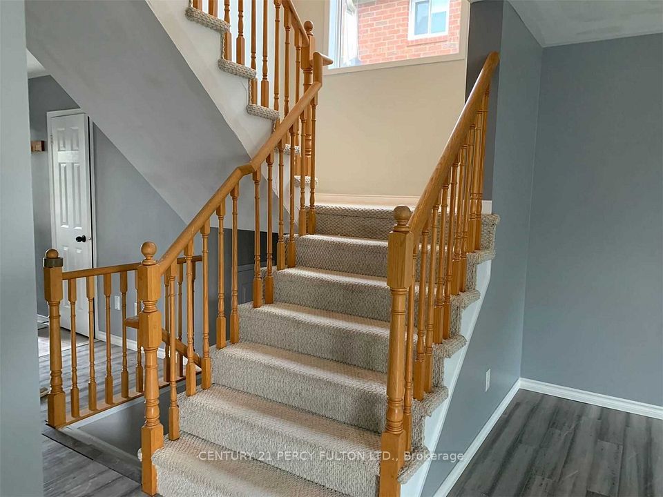 136 Tunbridge Road, Barrie, ON L4M 6T1