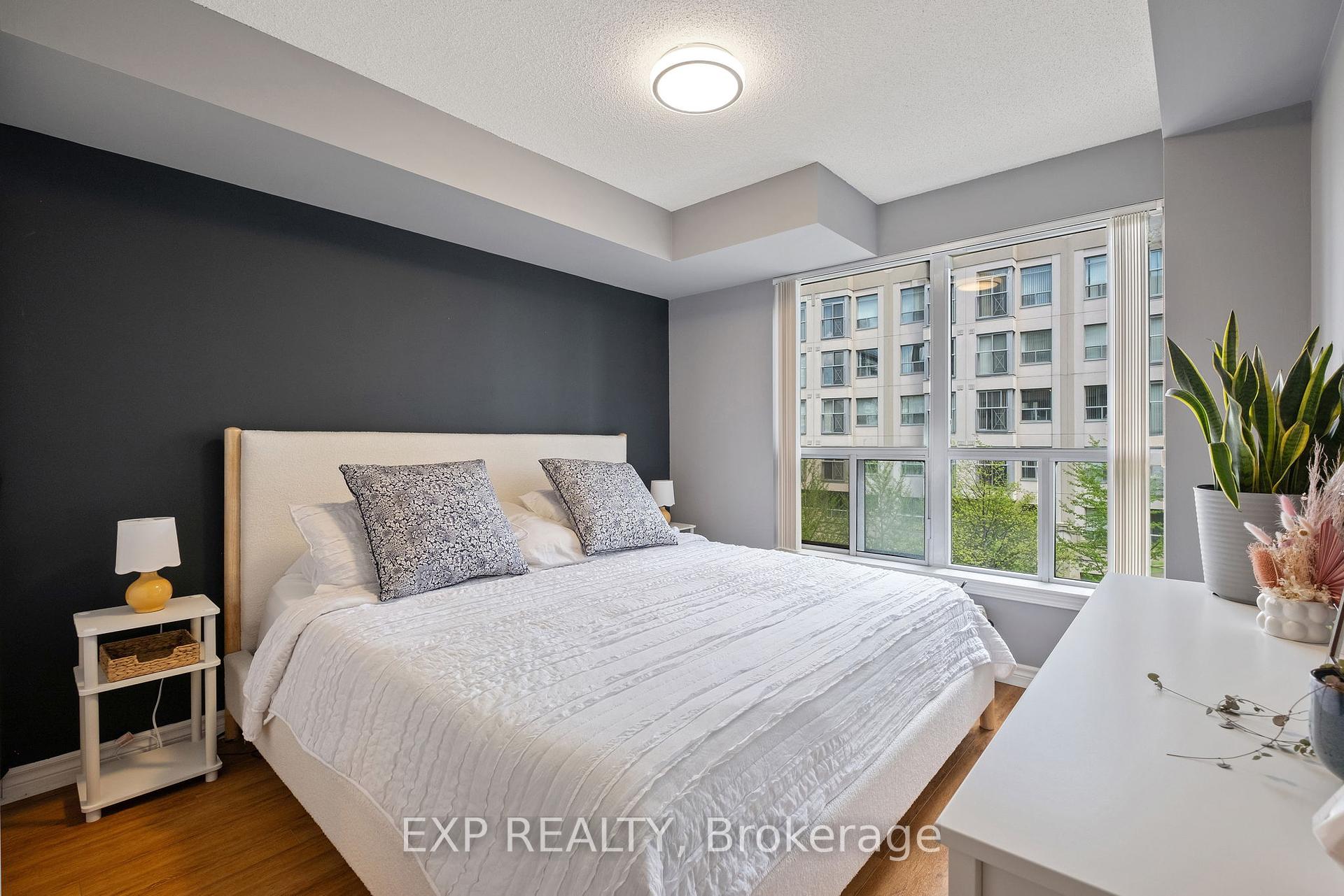 2 Bedrooms Condo at 19 Barberry, Toronto For sale