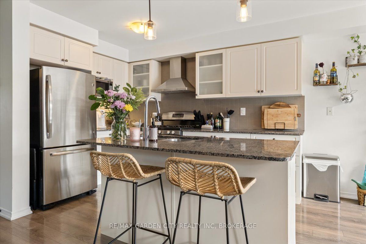 8648 DOGWOOD Crescent