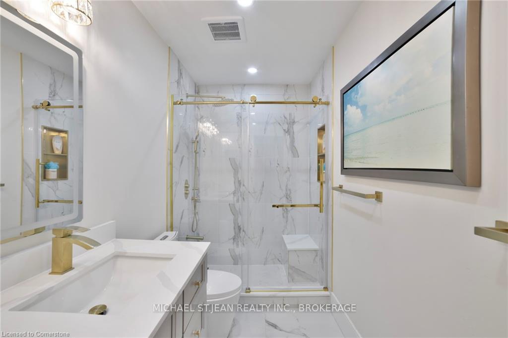 2 Bedrooms Condo at 621 Francis, Burlington For sale