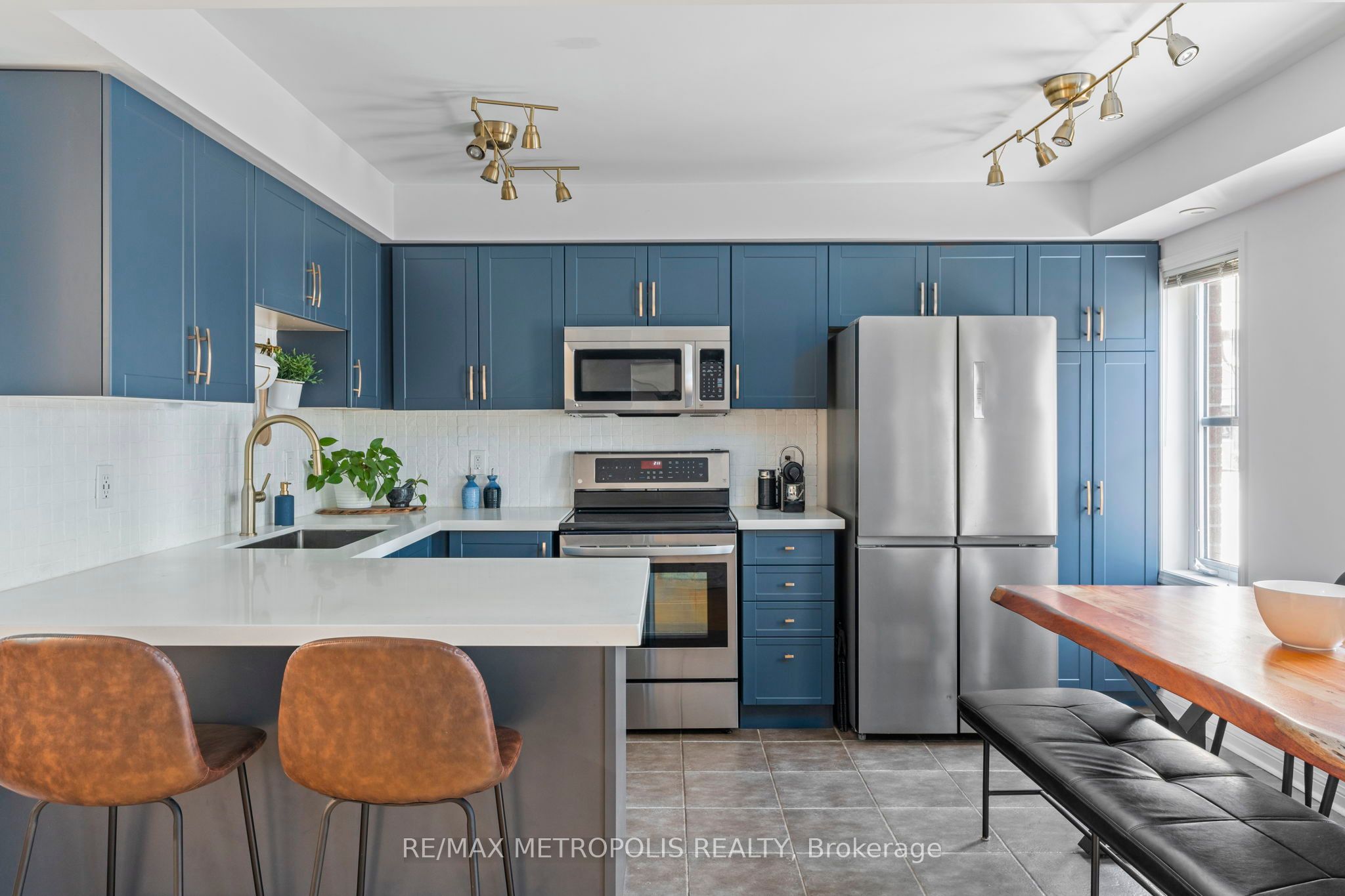 734 Neighbourhood Circle, #4