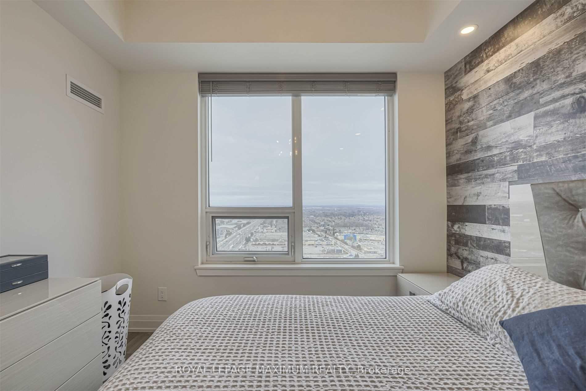 2 Bedrooms Condo at 3700 Highway 7, Vaughan For sale