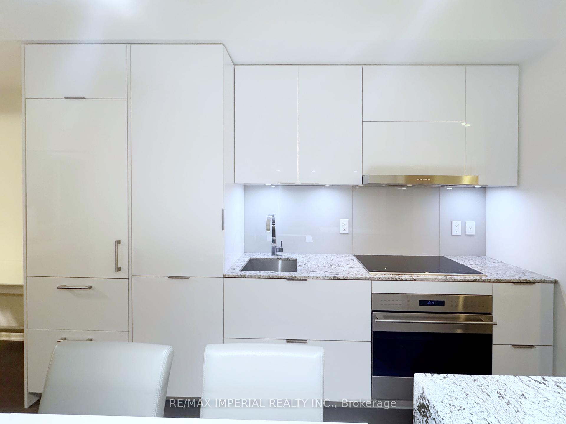 2 Bedrooms Condo at 1 Bloor, Toronto For sale