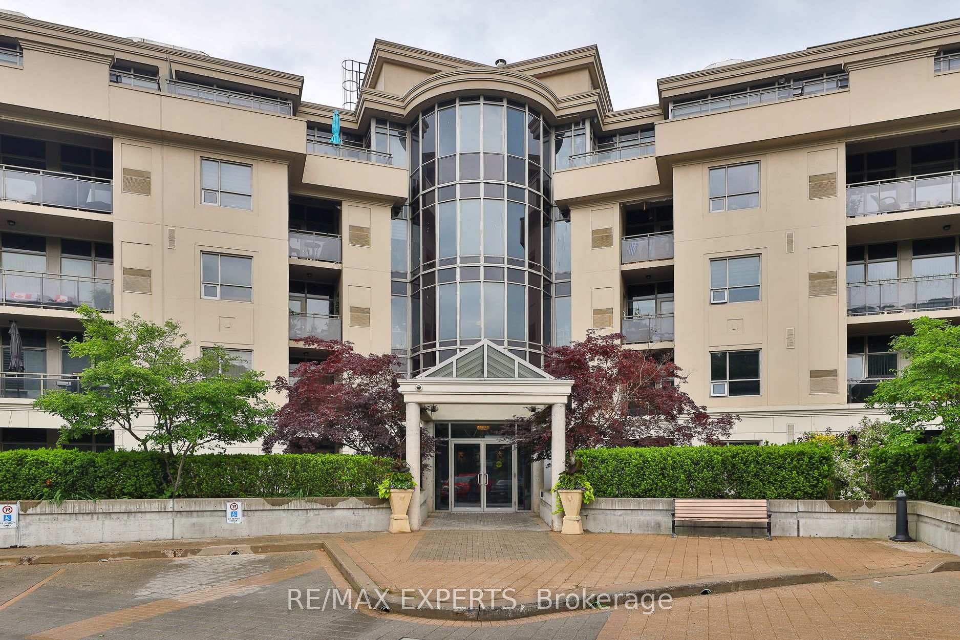 2 Bedrooms Condo at 8201 Islington, Vaughan For sale