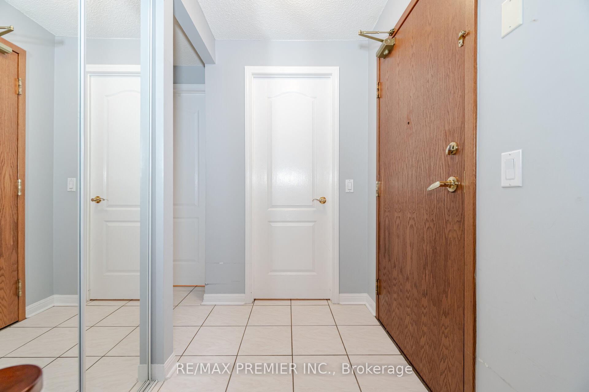 1 Bedroom Condo at 2502 Rutherford,  Vaughan For sale