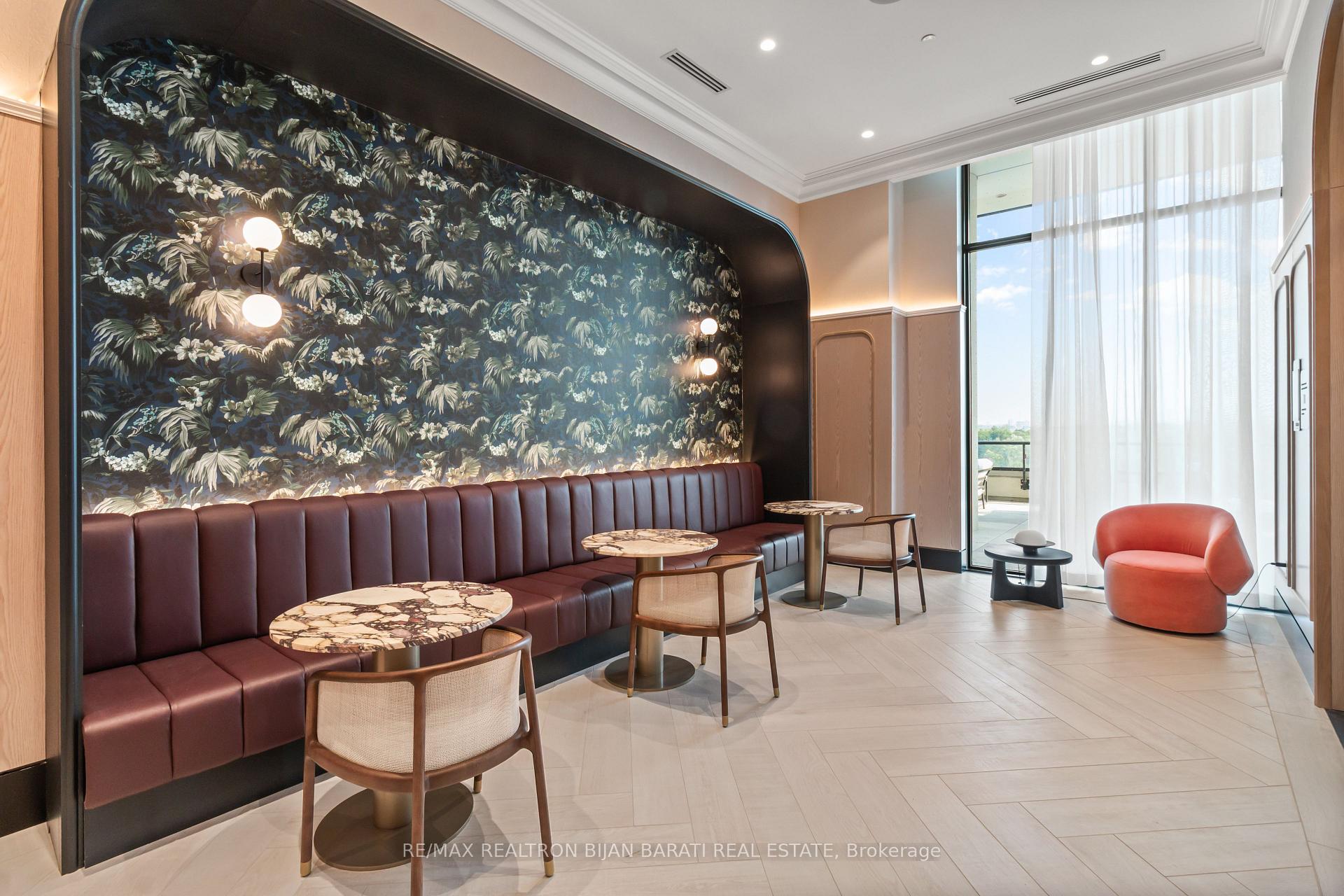 3 Bedrooms Condo at 10 Inn On The Park, Toronto For sale