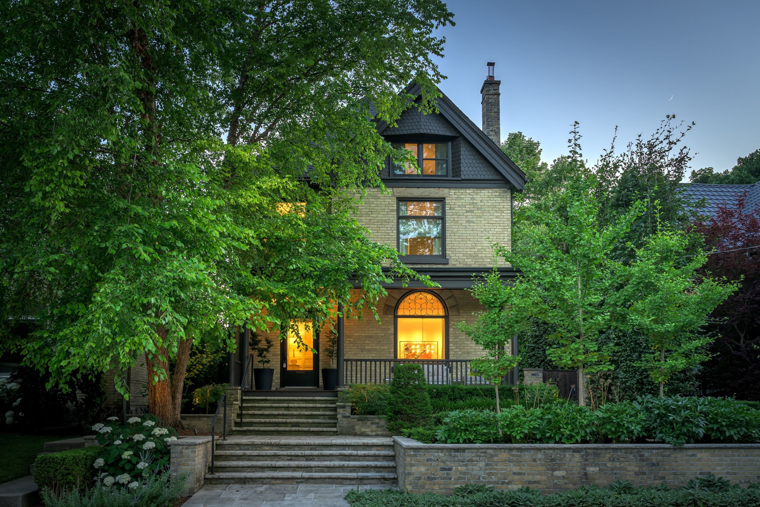867 Hellmuth Avenue London Ontario N6A 3T9
