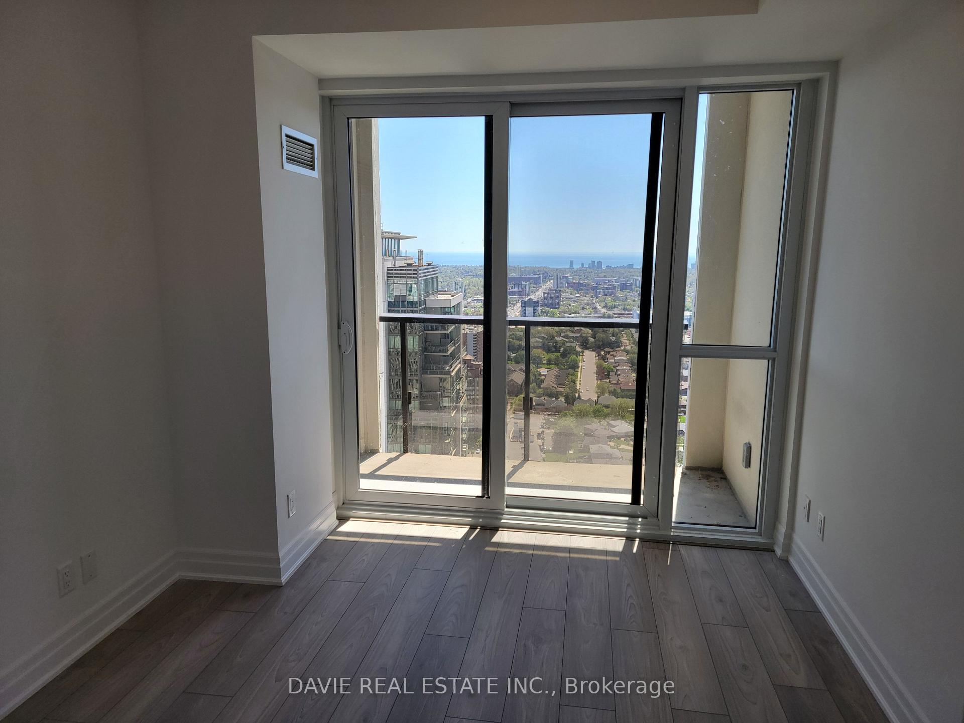 2 Bedrooms Condo at 36 Elm,  Mississauga For sale
