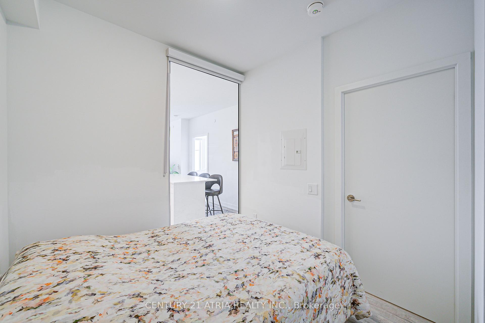 3 Bedrooms Condo at 7 Golden Lion, Toronto For sale