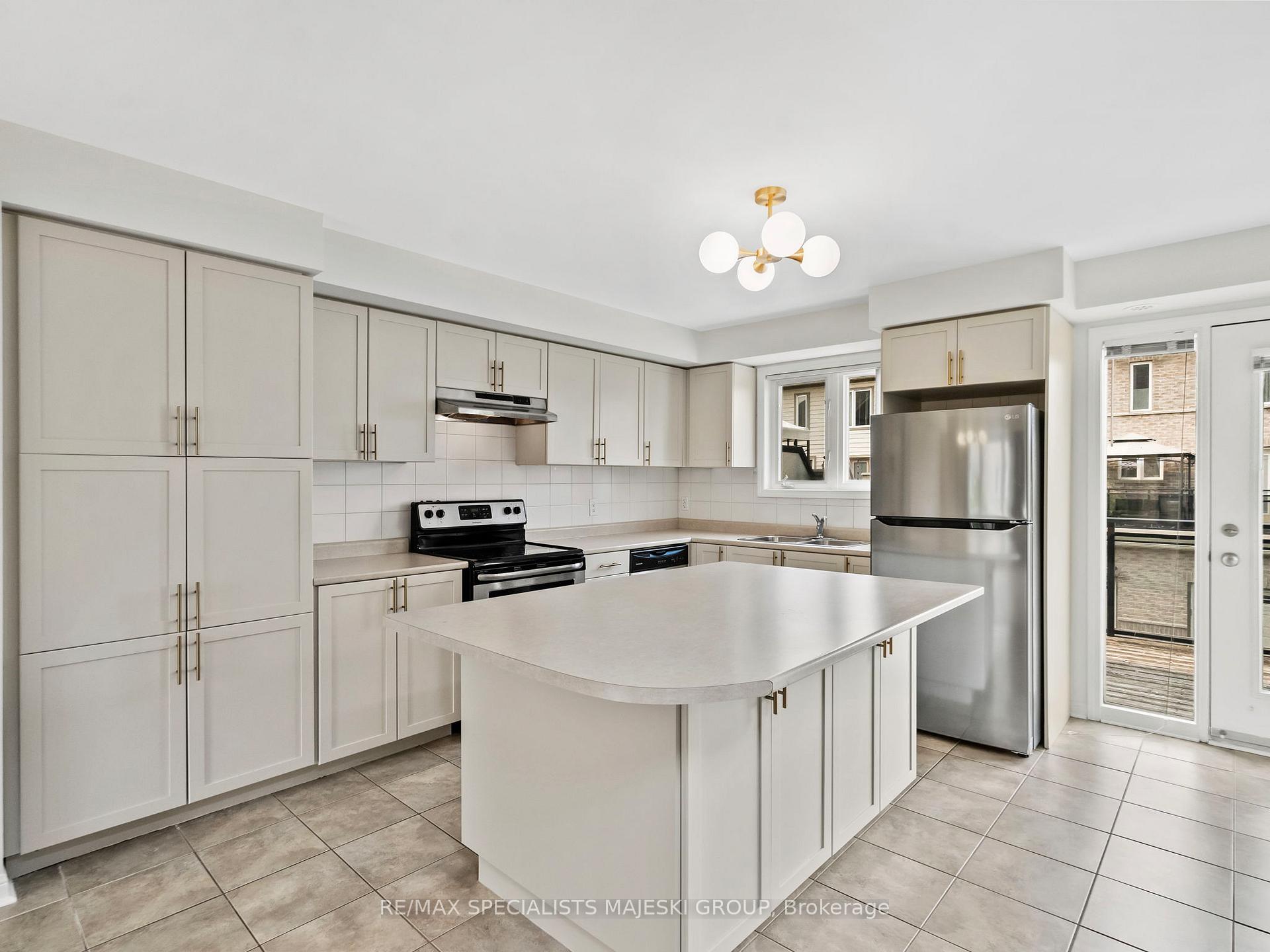 2 Bedrooms Condo at 2891 Rio, Mississauga For sale