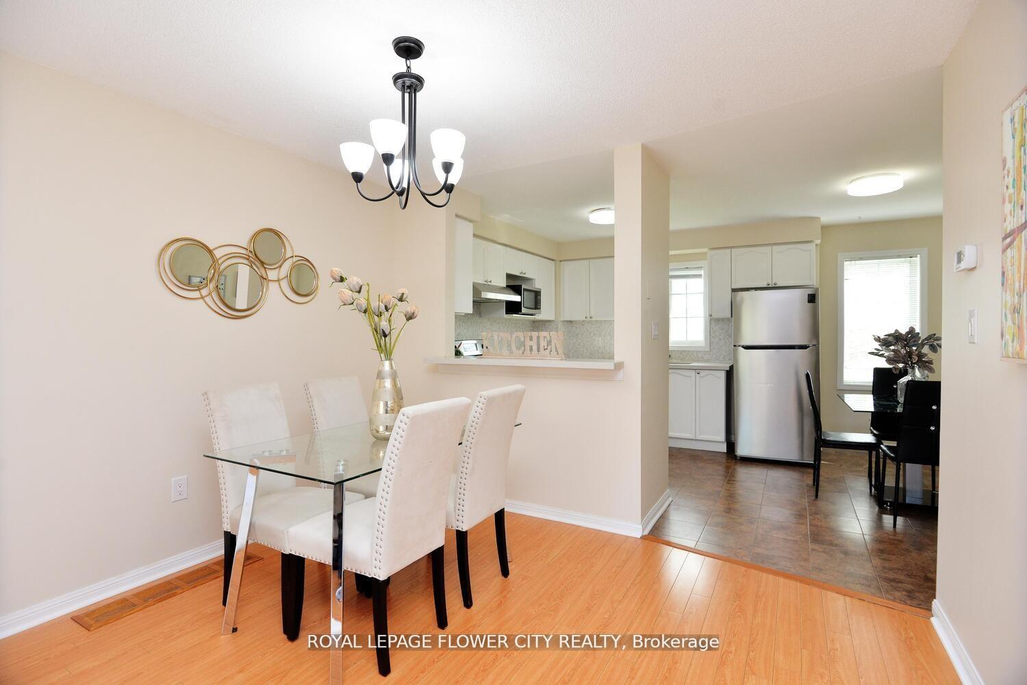 3 Bedrooms Condo at 4950 Rathkeale,  Mississauga For sale