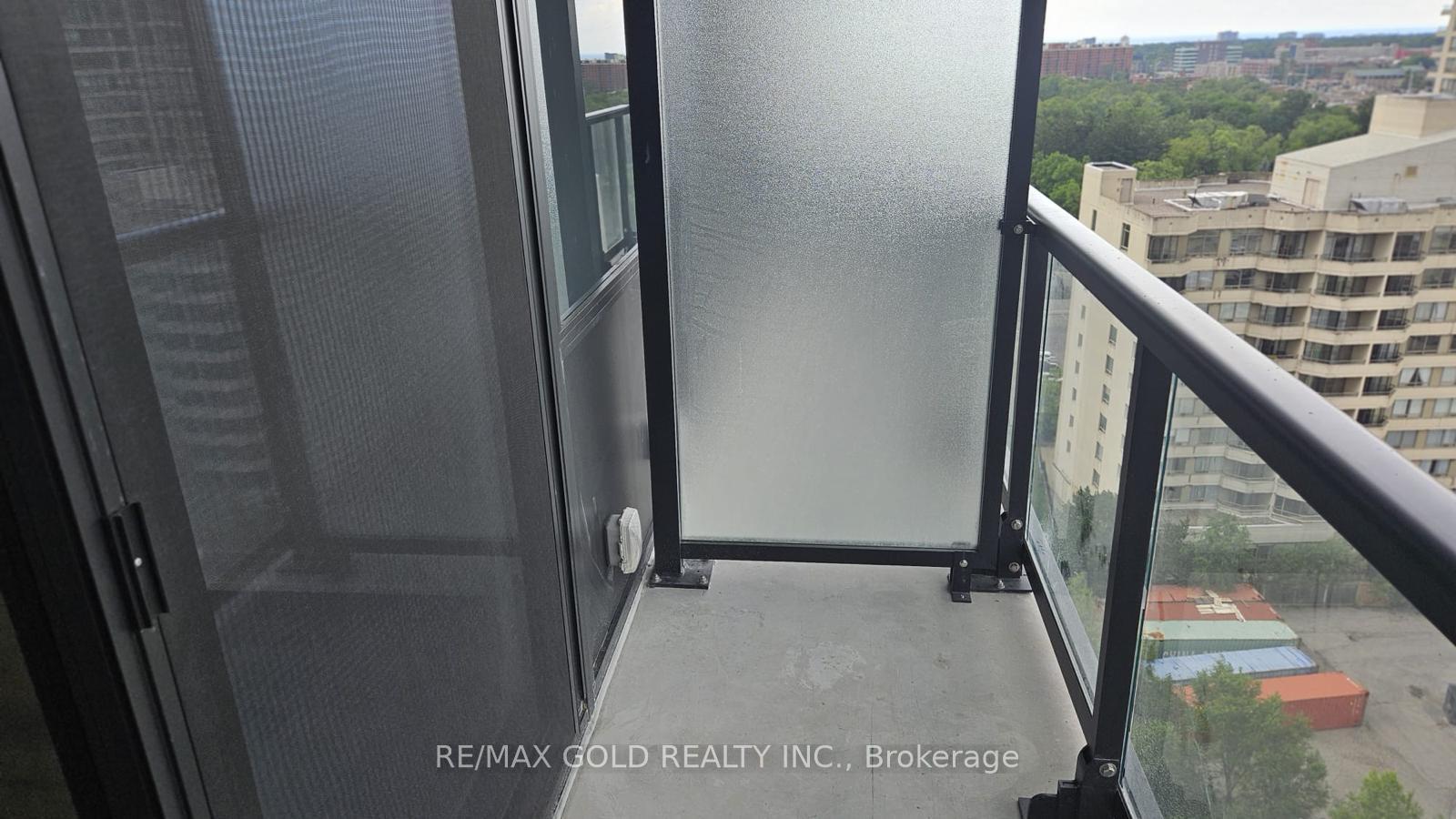 2 Bedrooms Condo at 86 Dundas, Mississauga For sale