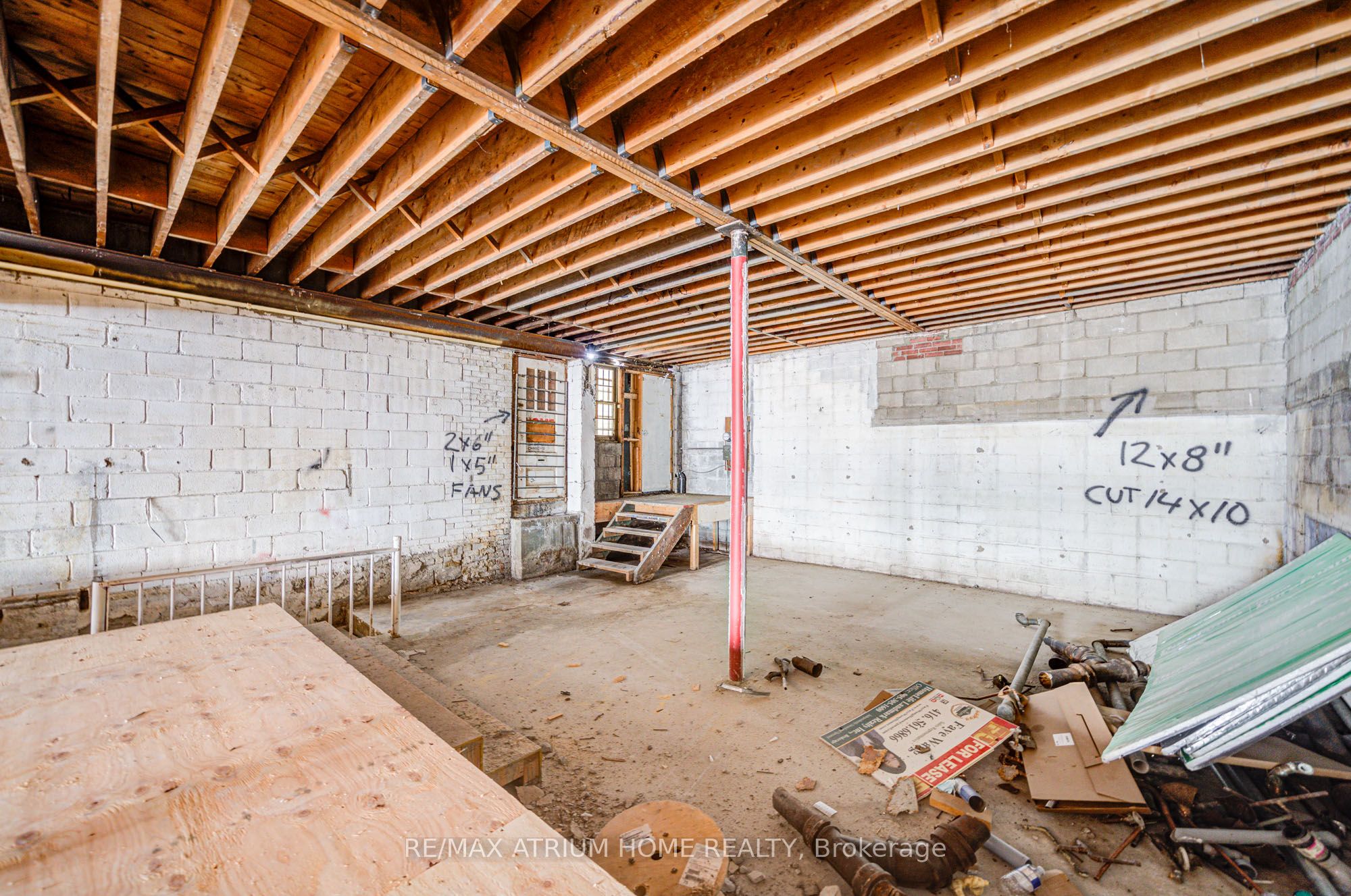1685 Avenue Road, #Main