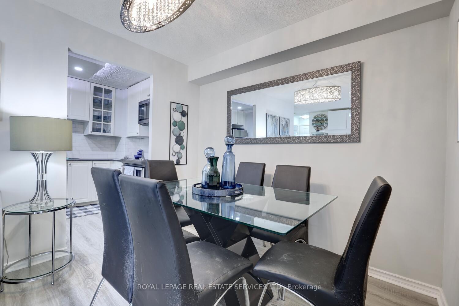 3 Bedrooms Condo at 155 Hillcrest,  Mississauga For sale