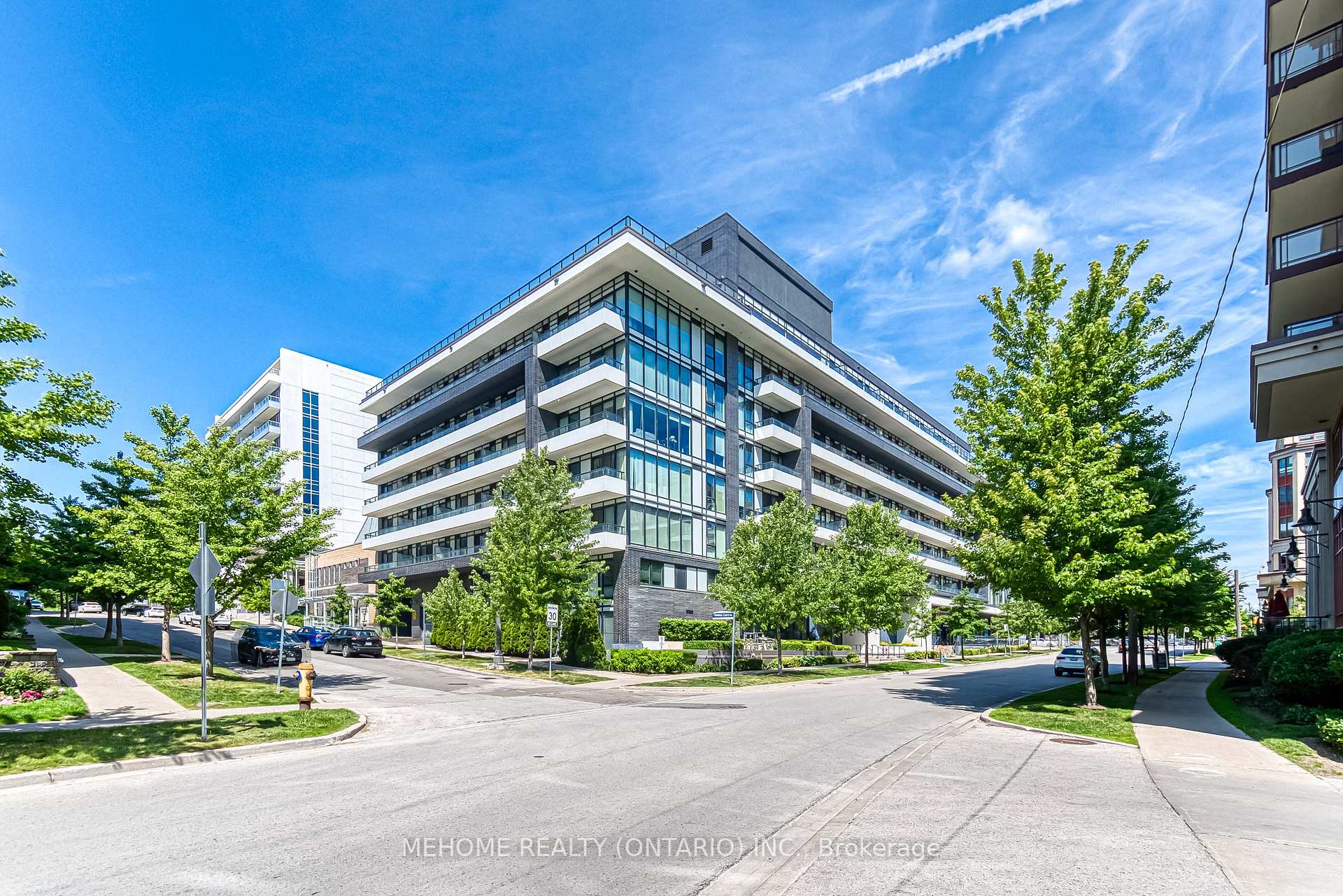 2 Bedrooms Condo at 18 Rean, Toronto For sale