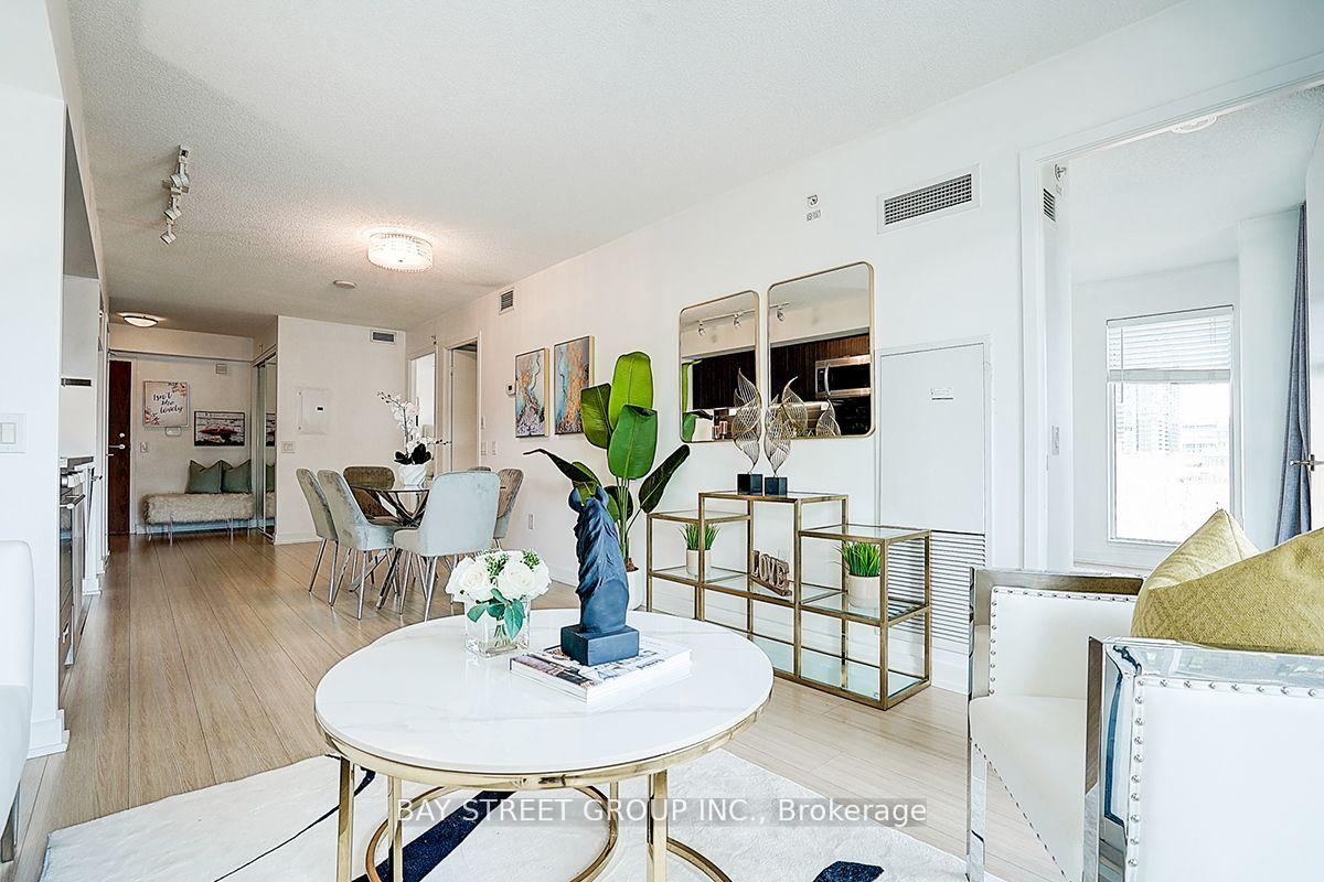2 Bedrooms Condo at 85 Queens Wharf, Toronto For sale