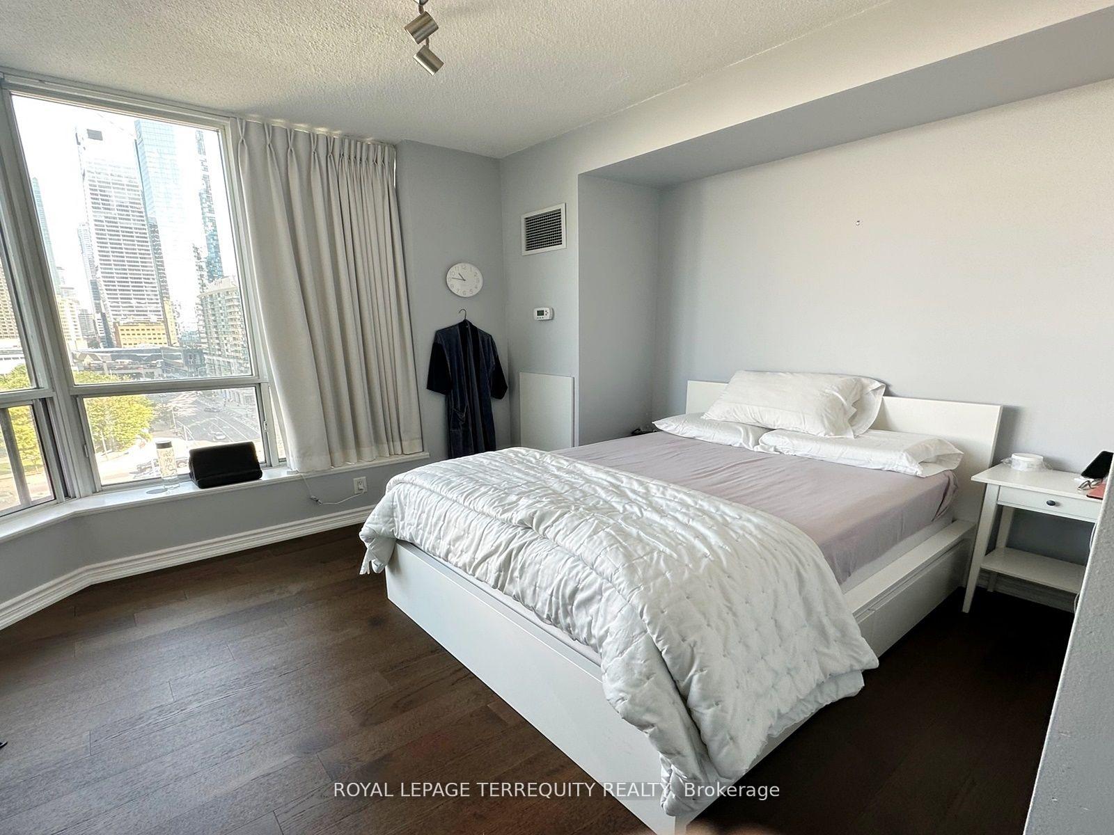 2 Bedrooms Condo at 228 Queens,  Toronto For sale