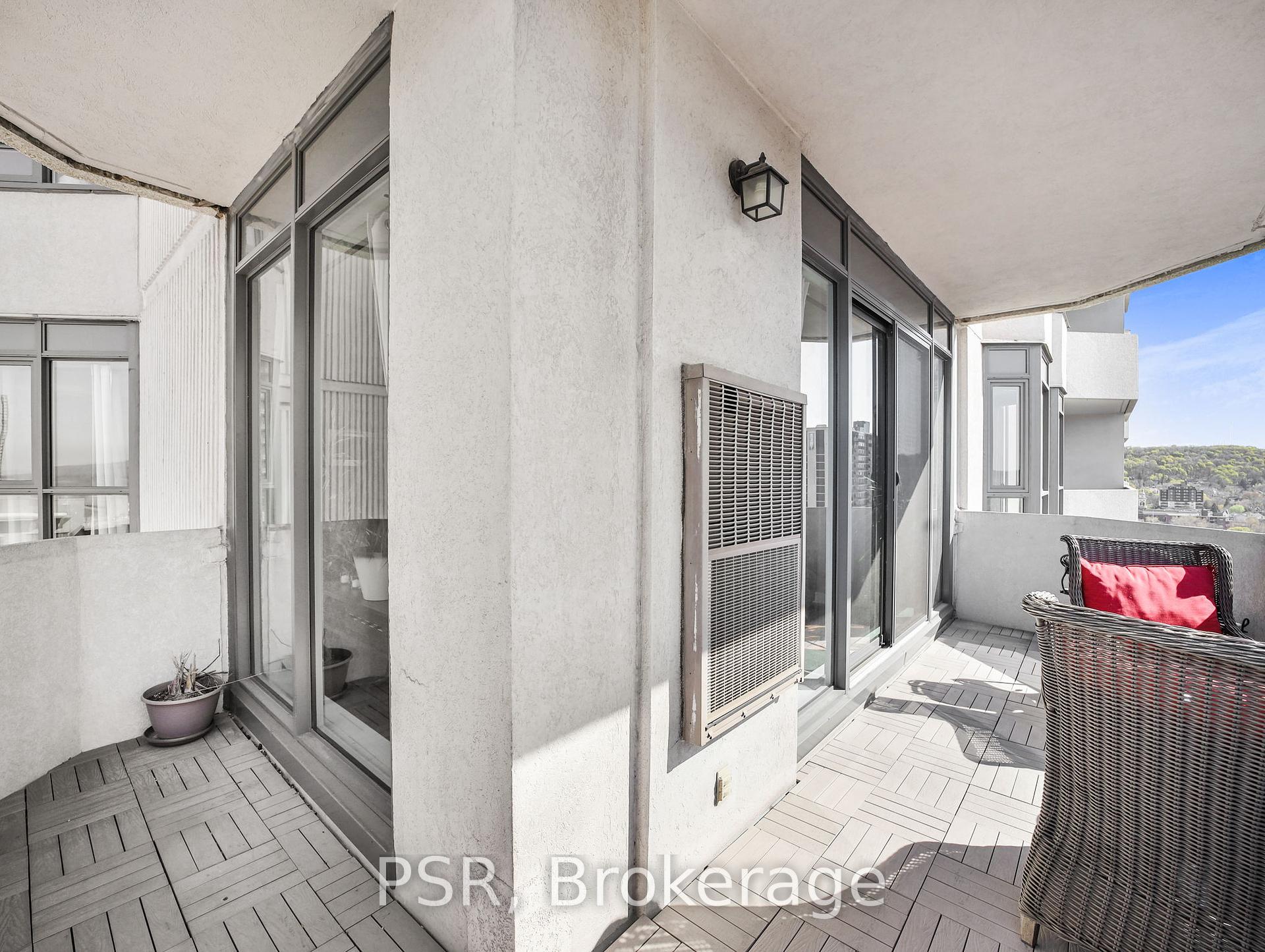 2 Bedrooms Condo at 67 Caroline,  Hamilton For sale