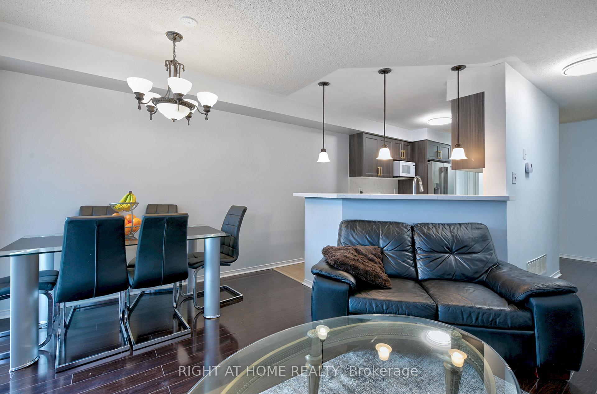 3 Bedrooms Condo at 4600 Kimbermount, Mississauga For sale