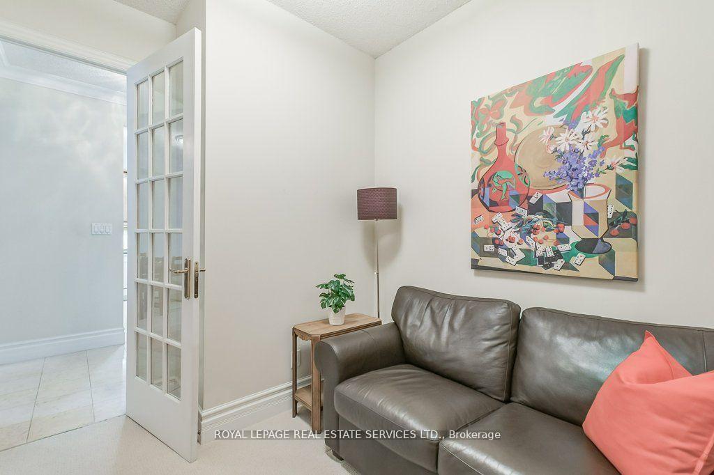 2 Bedrooms Condo at 10 Old York Mills, Toronto For sale