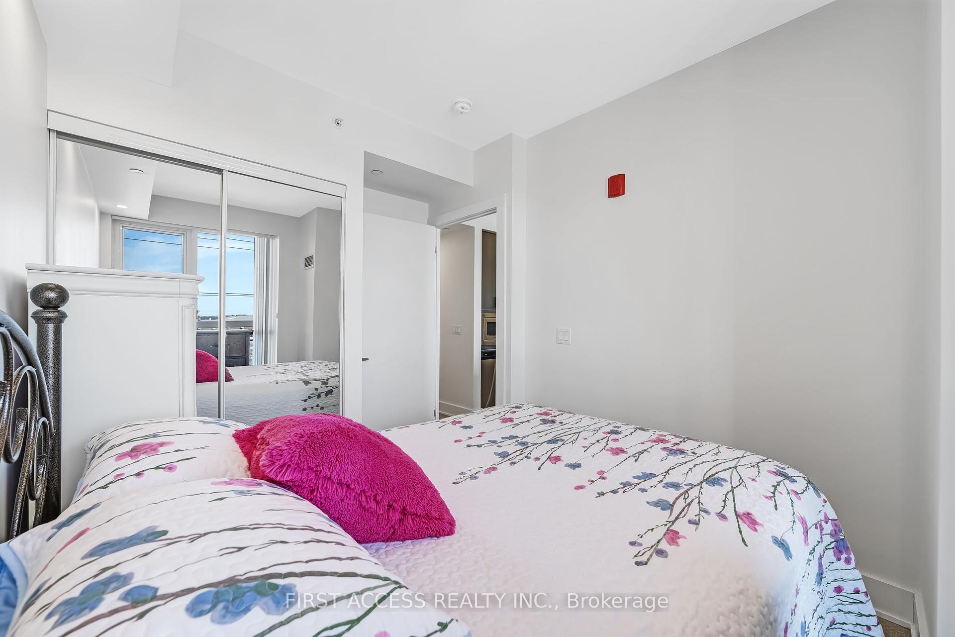 1 Bedroom Condo at 5230 Dundas,  Burlington For sale