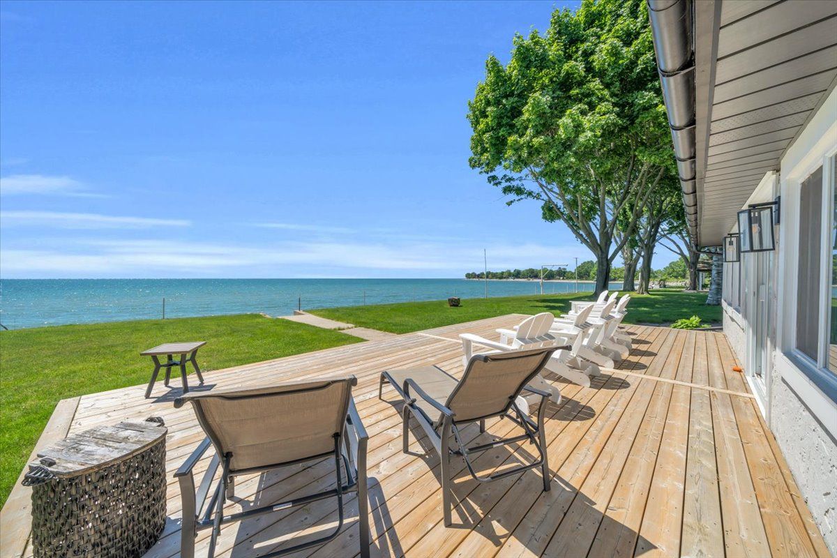 11833 Lakeshore Road