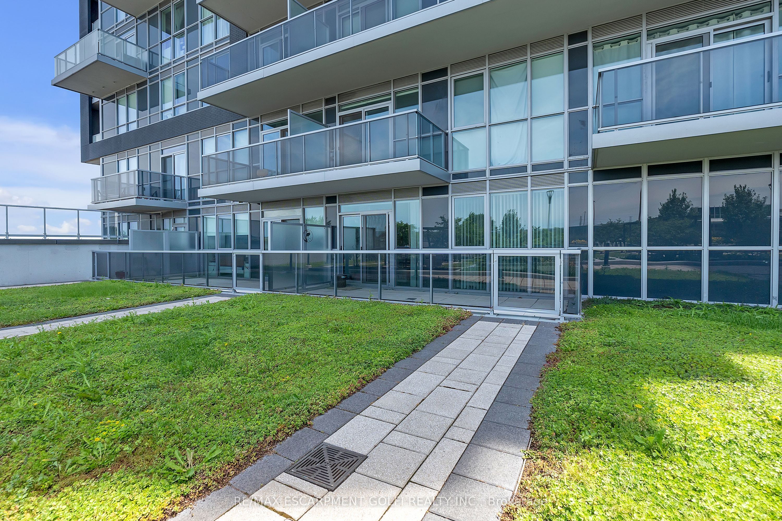 2093 Fairview Street, #408