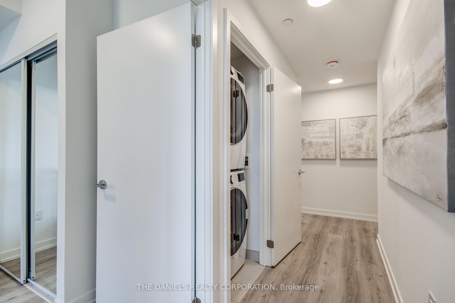 2 Bedrooms Condo at 395 Square One,  Mississauga For sale