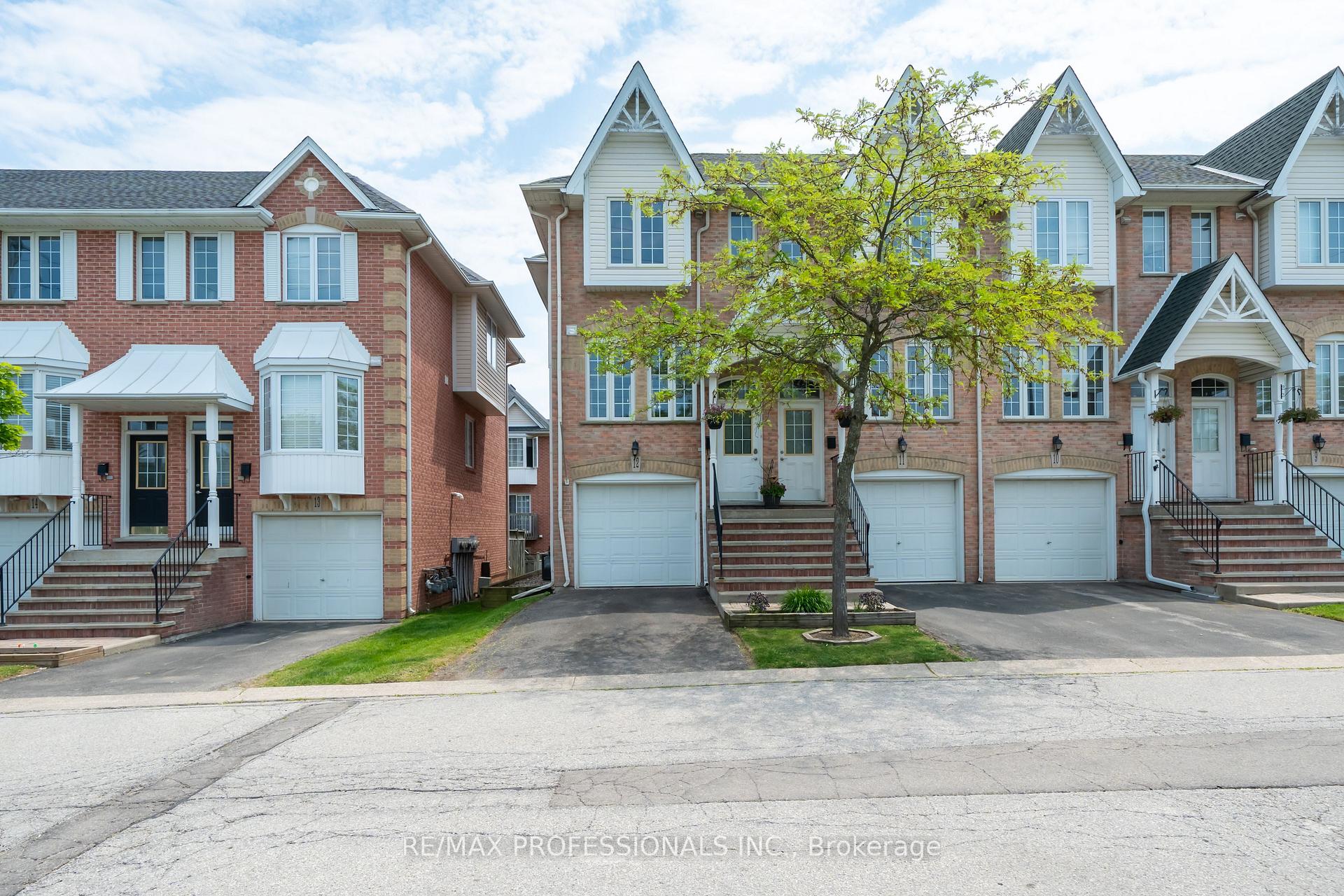 2 Bedrooms Condo at 3480 Upper Middle, Burlington For sale