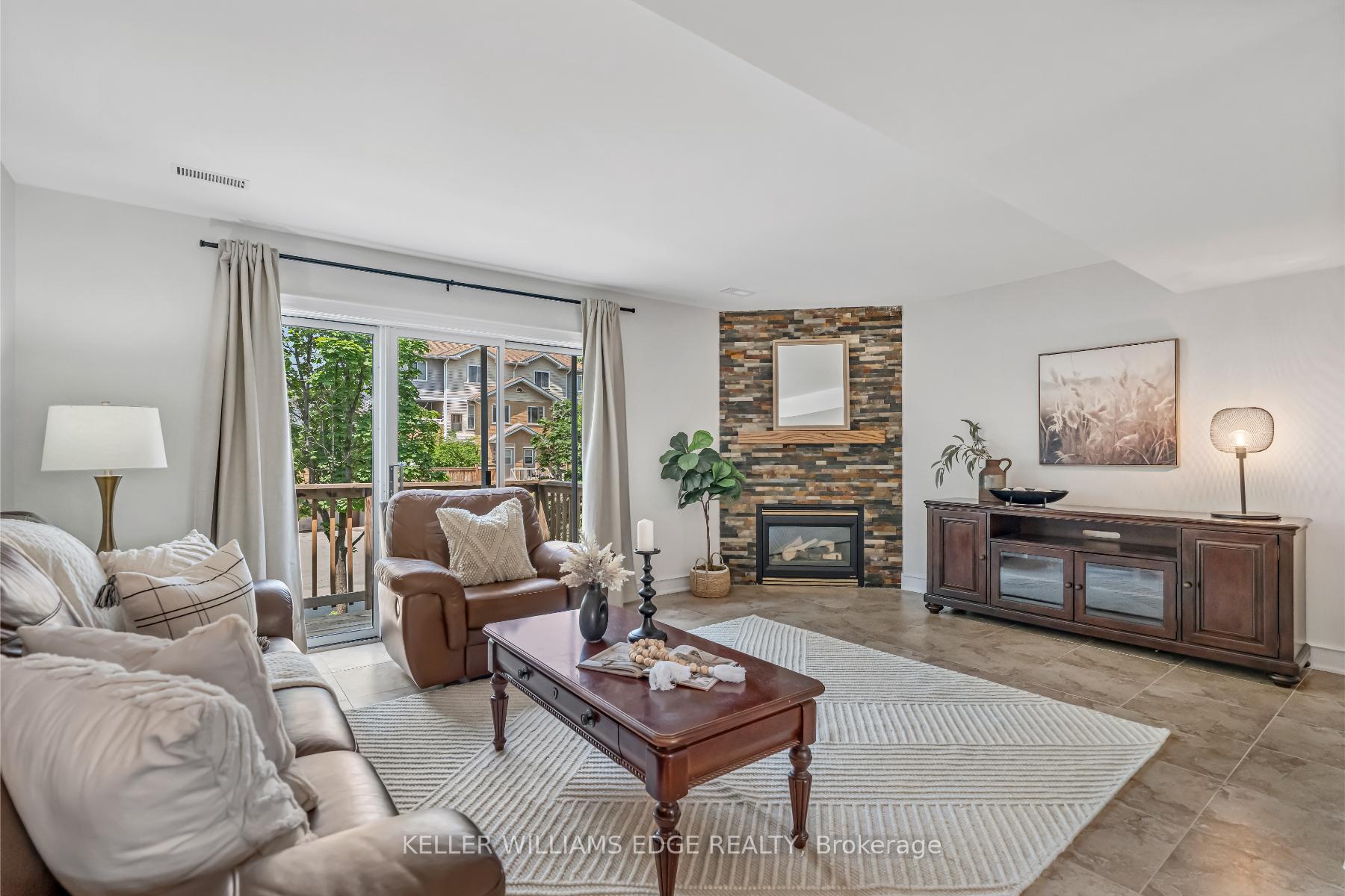 2 Bedrooms Condo at 4045 Upper Middle, Burlington For sale